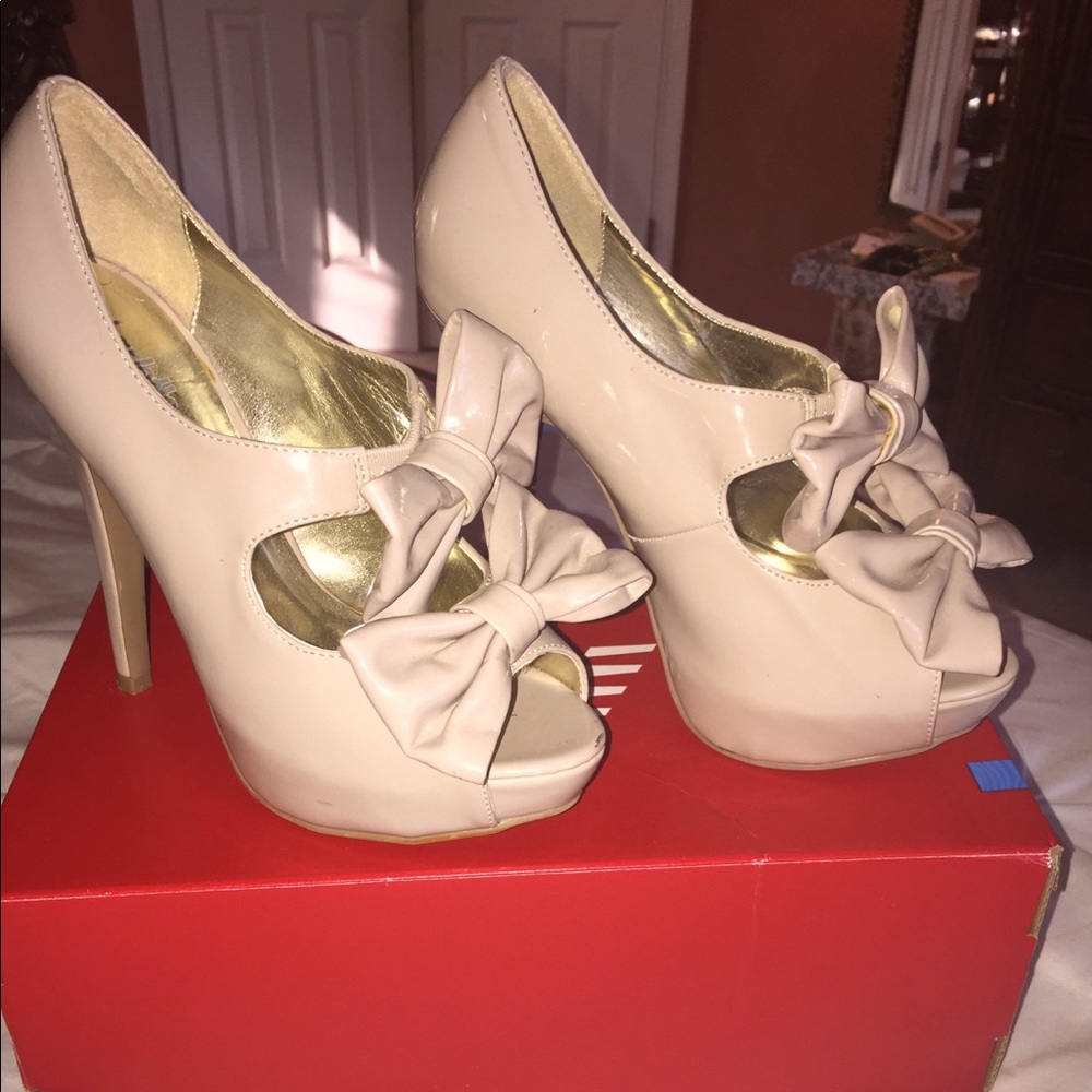 Stiletto with Bow Detail